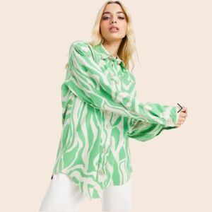 Monki Cotton Twill Swirl Print Shirt in Green Size Small
